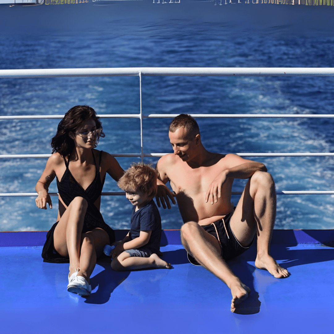 familia en una isla paradisíaca del Caribe, rodeado de aguas turquesas y arena blanca.